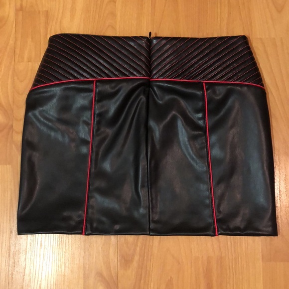Faux leather skirt mini skirt with pink piping - Picture 5 of 11
